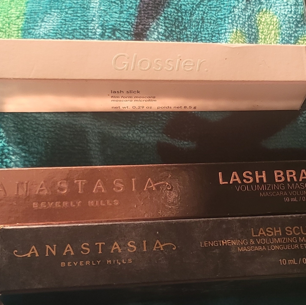 Glossier Lash Slick Mascara in White
